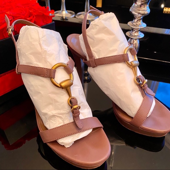 AUTH GUCCI TAN LEATHER PLATFORM W/ GOLD HORSEBIT - Picture 2 of 16